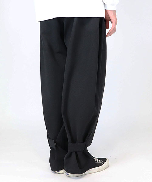 One tuck balloon fit snap Sweat Pants(Black)